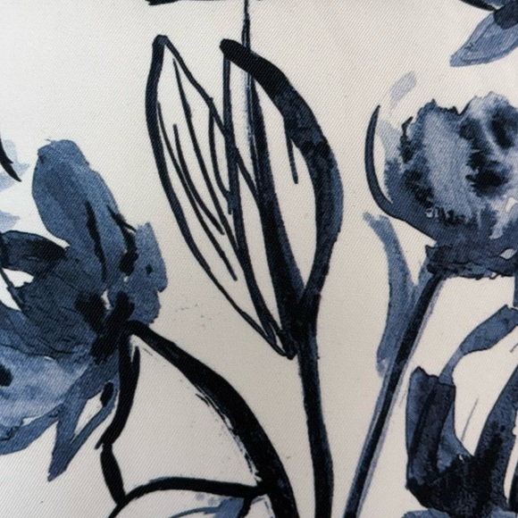 Throw Pillow Sky Blue and Navy Floral Motif - Picture 4 of 5